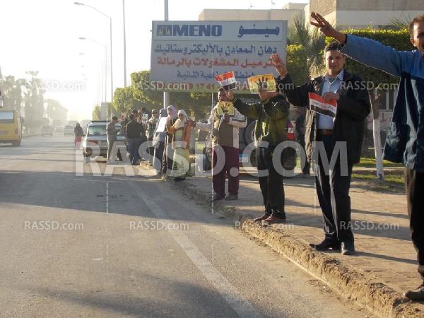 سلسة بشرية صباحية رافضة للإنقلاب في “برج العرب”