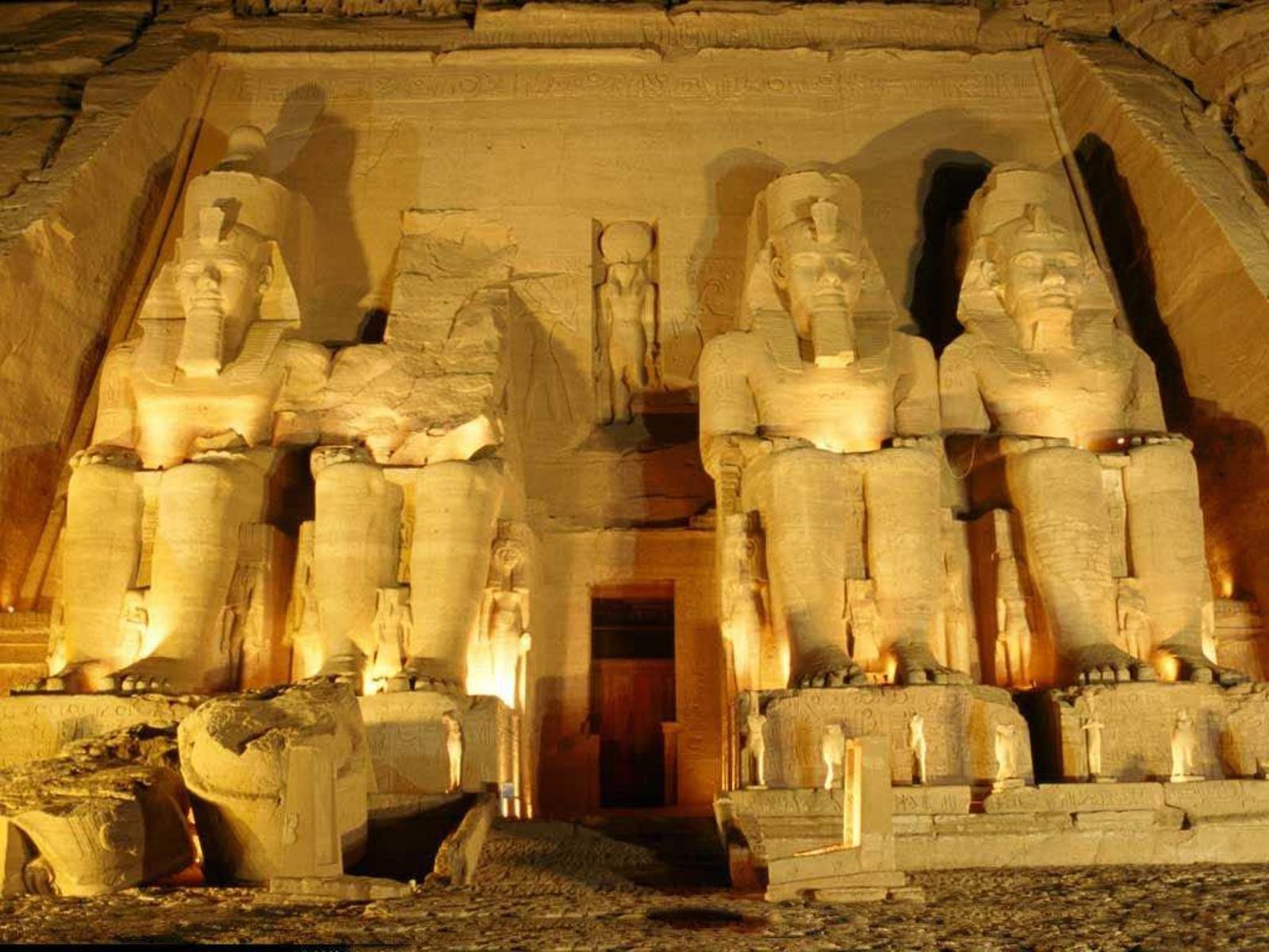 اكتشاف مخزن آثار داخل معابد الكرنك تعود للعصر المتأخر