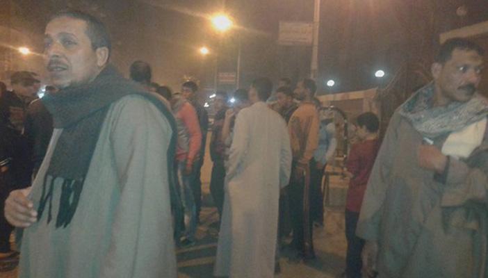 بالفيديو.. أهالي أسيوط يحاصرون قسم أبنوب لاعتداء ضابط على سائق توكتوك