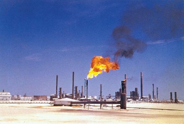 بعد ارتفاع سعر المازوت مطالبات للحكومة بتقليص الانفاق الحكومي لسد عجز الموازنة