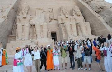 أوقاف أسوان : مبادرة للتعريف بالإسلام خلال احتفال تعامد الشمس على رمسيس الثانى