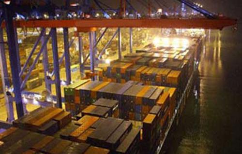 التحفظ علي 10 طائرات “لعبة” بميناء الاسكندرية