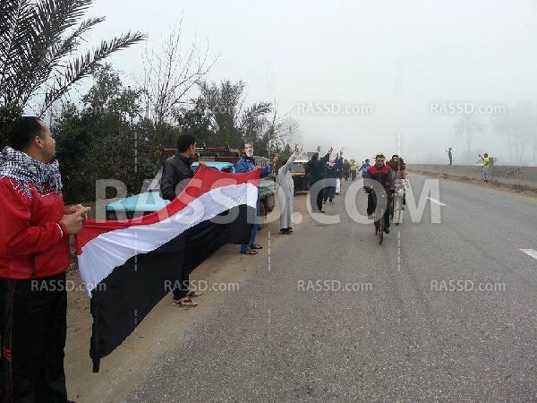 سلسلة بشرية صباحية بـ”دنديط” تنديدا بحكم العسكر