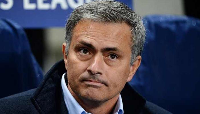 مورينيو يقترب من خلافة فان جال في مانشستر