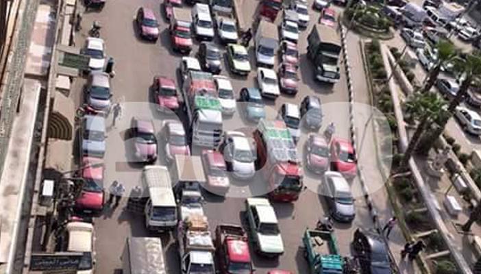 الازدحام.. الفوضى.. فرض الإتاوات.. أبرز مشاكل المرور بالزقازيق