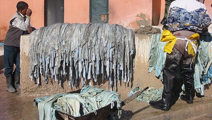 الصناعة تتراجع عن قرارها بفرض رسوم على الجلود