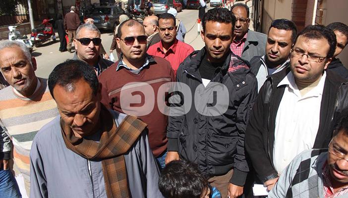 بالصور وقفة للمتضررين من مشاريع إسكان الجيزة أمام مبني المحافظة