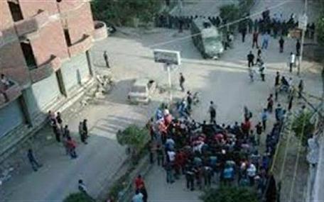 عشرات الشباب يحاولون اقتحام منزل الرئيس بالزقازيق والأمن يطاردهم