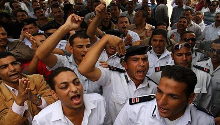 مصادر تؤكد اعتزام الآلاف من أمناء الشرطة تقديم استقالاتهم