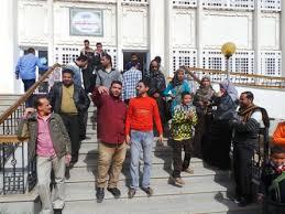 إضراب عاملين رواتبهم 300 جنيه بمستشفى طب الأزهر بأسيوط