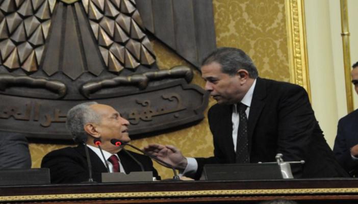 توفيق عكاشة يعتذر لرئيس برلمان السيسي بعد طرده من الجلسة