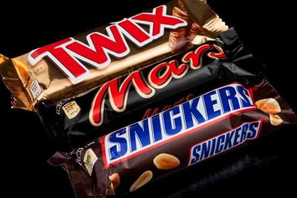 سحب شيكولاتة “مارس” من الأسواق بعد العثور على قطع بلاستيكية بها