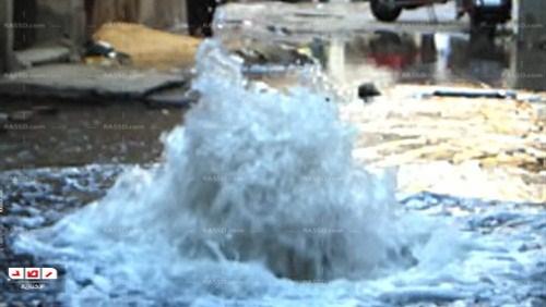 انفجار ماسورة مياه رئيسية في الشارع الجديد يصيب أسوان بالشلل