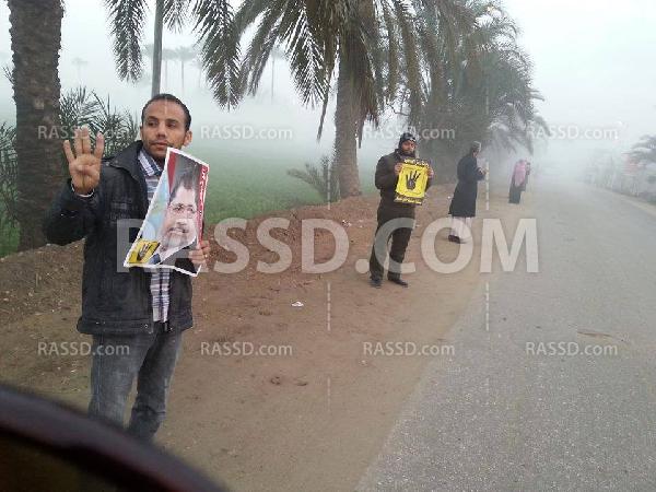 سلسلة بشرية بـ”مشتول السوق” تندد بتدهور الأحوال المعيشية