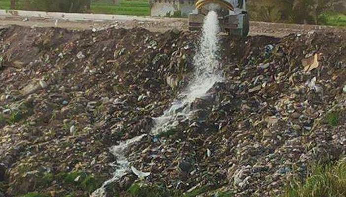 أهالي أسيوط يعانون من اختلاط مياه الشرب بالصرف الصحي