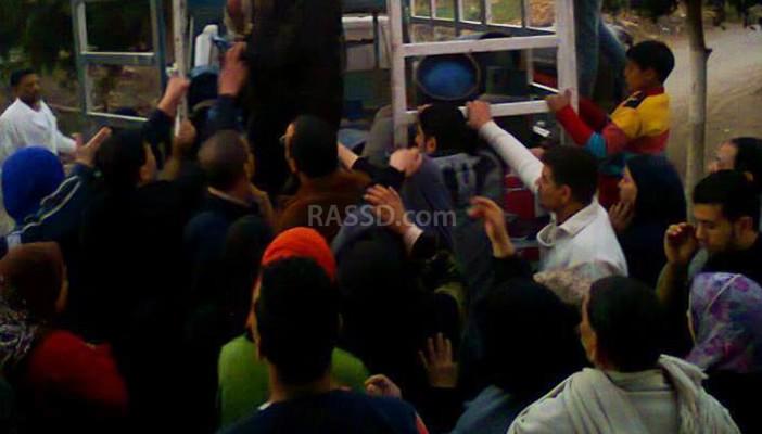 بالفيديو.. الأمن يعتدي على طابور أنابيب غاز في بني سويف