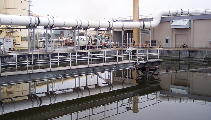 أهالي أسيوط يعانون من اختلاط مياه الشرب بالصرف الصحي