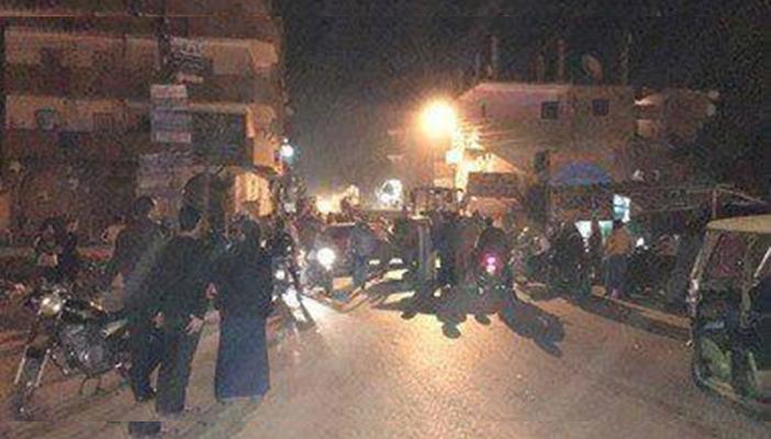 أهالي منيا القمح يقطعون الطريق لاختطاف سيده وإلقاء زوجها بالترعه