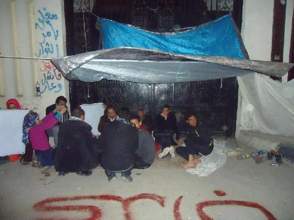 العاملون بـ”الفيوم ” يفضون اعتصام بعد الاعتداء عليهم