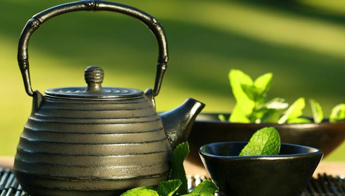 تساعد على النوم.. تمتص الروائح الكريهة.. 6 فوائد لأوراق الشاي