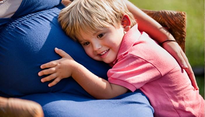 4 طرق لتوازني بين طفلك الصغير وطفلك القادم