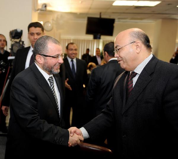 قنديل يستعرض مع رؤساء تحرير الصحف المحاور السبعة لبرنامج الحكومة