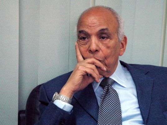 بلاغ يتهم “نافع” و5 آخرين بإخفاء 26 مليون جنيه من مكتب الأهرام بلندن