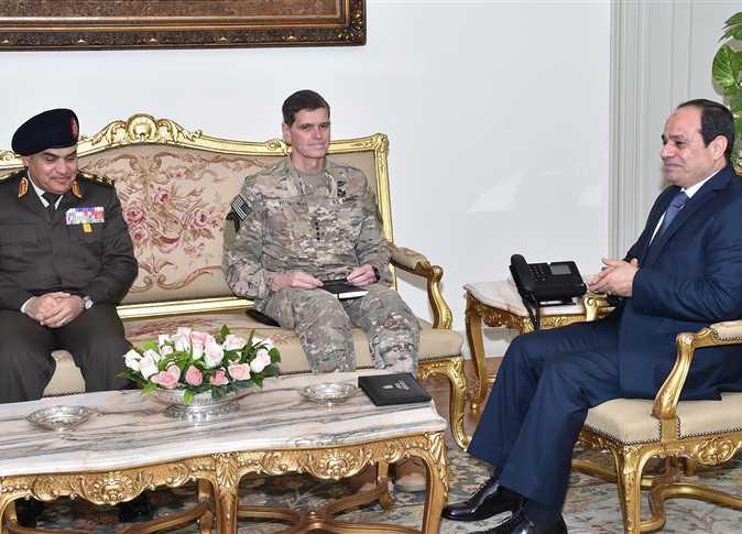 قائد القيادة المركزية الأميركية: المساعدات العسكرية تعود بالكامل لمصر