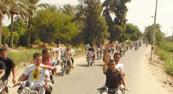 مسيرة بالدراجات النارية تنديدا بمحاكمة “مرسى” بـ”ميت غمر”