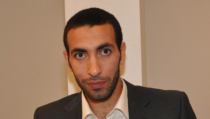 بعد إحالته للنائب العام.. نشطاء “تويتر” يردون: “أبو تريكة خط أحمر”