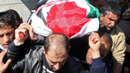 إصابة 5 فلسطينين برصاص صهاينة أثناء جنازة معتز وشاحة