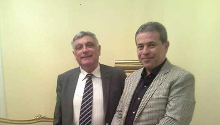 السفير “الإسرائيلي” بالقاهرة: مصمم على لقاء “عكاشة” رغم ضربه بالحذاء