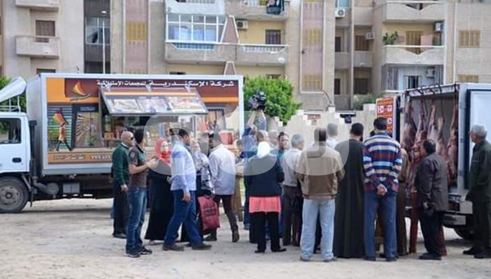 بالصور.. أهالي البحيرة عن سيارات السلع الاقتصادية: “شو إعلامي”