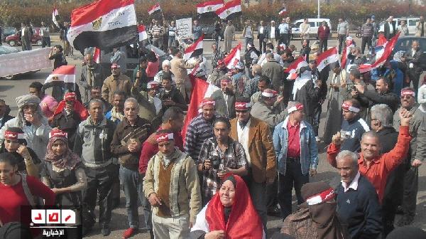 خطيب المنصة يطالب بجمع توكيلات لـ ” السيسي “