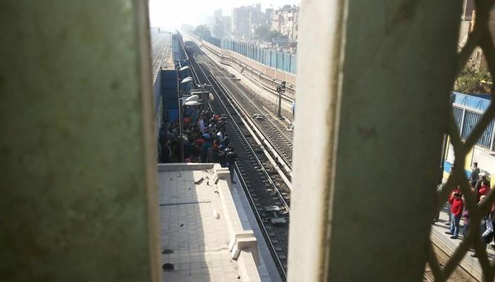 انتحار موظفة بجامعة القاهرة تحت عجلات المترو