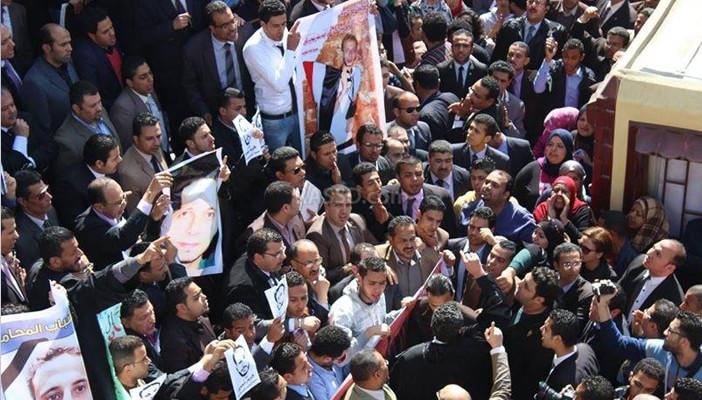 محامو مصر يحاصرون مكتب النائب العام