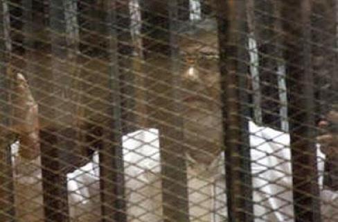 تأجيل قضية “الإتحادية” إلى الثلاثاء لعدم حضور  “مرسي”