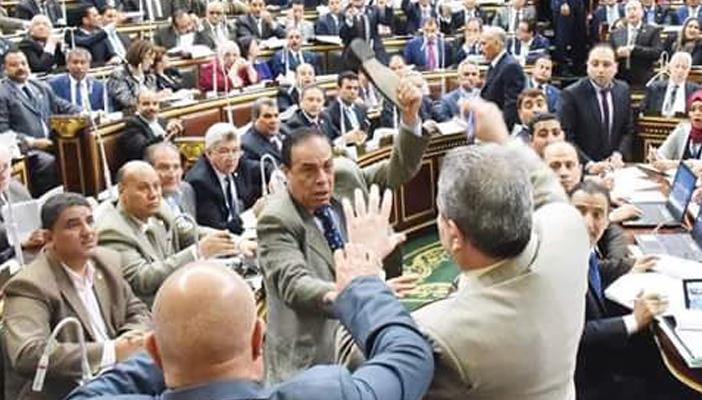 “النواب” يحقق مع كمال أحمد مساء اليوم في واقعة ضرب عكاشة بالحذاء