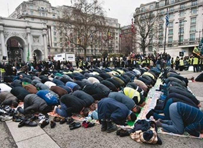 تقرير: عدد المسلمين أكبر من عدد المسيحيين عام 2070