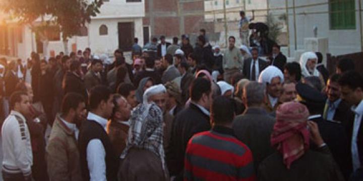 أهالي «عزبة النخل» يتظاهرون أمام محافظة القاهرة لهدم مساكنهم