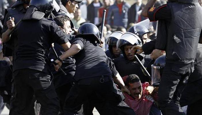 الشرطة ترفع شعار “المساواة في الظلم عدل” وتعتدي على جميع فئات الشعب