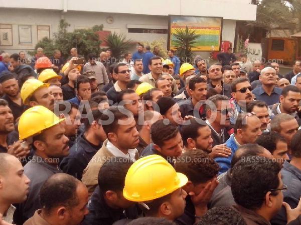 وقفة للعاملين بـ”المقاولون العرب” لوفاة زميلهم نتيجة الإهمال