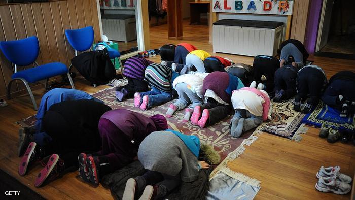 مدرسة ألمانية تمنع طلابها المسلمين من الصلاة علنًا