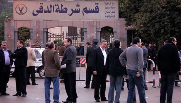 ضابط شرطة يبيع لزميله سيارة مسروقة بالدقي