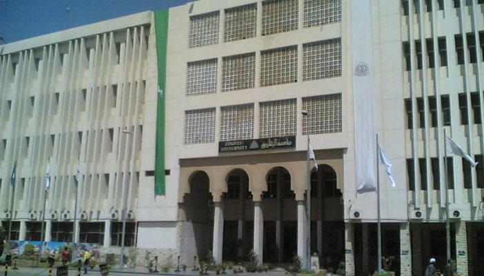 أستاذ بجامعة الزقازيق يتهم ضابط شرطة بالتعدي عليه بالضرب