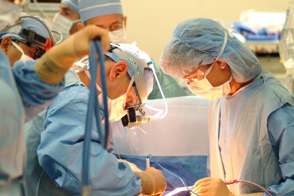 وفاة صاحب أول قلب اصطناعي بعد 75 يوما من زراعته