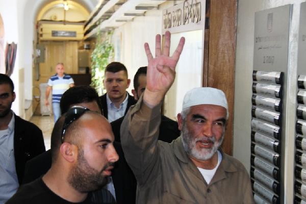 محكمة صهيونية تقضي بحبس رائد صلاح 16 شهراً