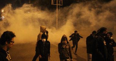 مناوشات بين قوات الأمن والمتظاهرين في محيط السفارة الأمريكية