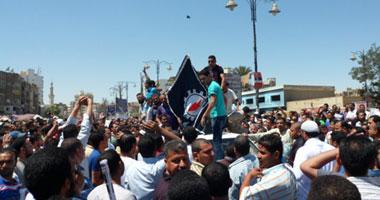 كليوباترا السويس يواصلون الإضراب والإدارة تحذر