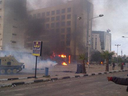 فيديو..نقيب شرطة : مهاجمة مديرية أمن بورسعيد تم بحماية الجيش